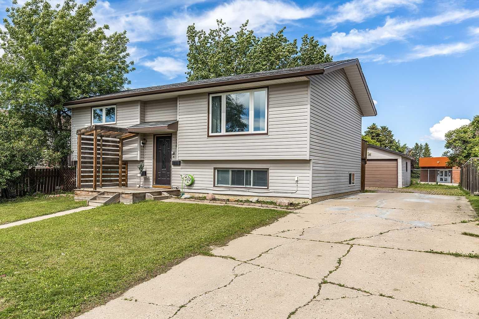 516 Sissons Crescent SE — photo 1