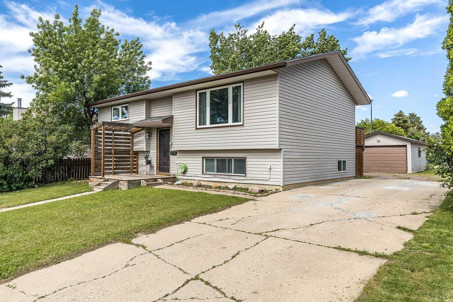516 Sissons Crescent SE — photo 2