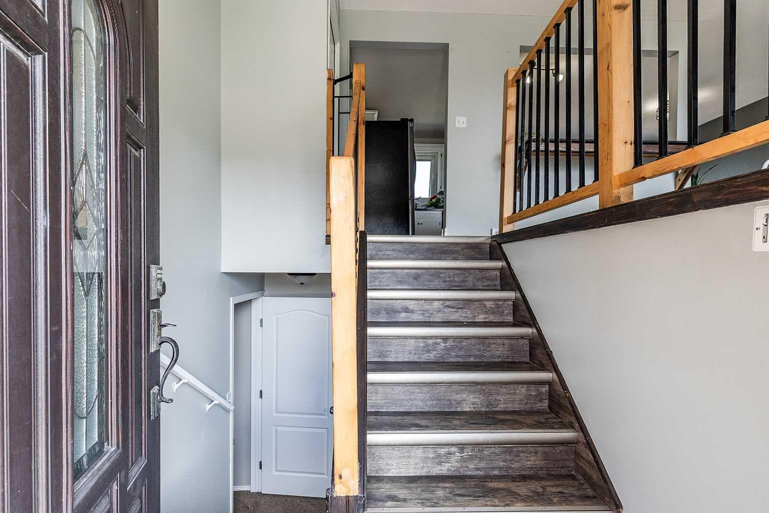516 Sissons Crescent SE — photo 4