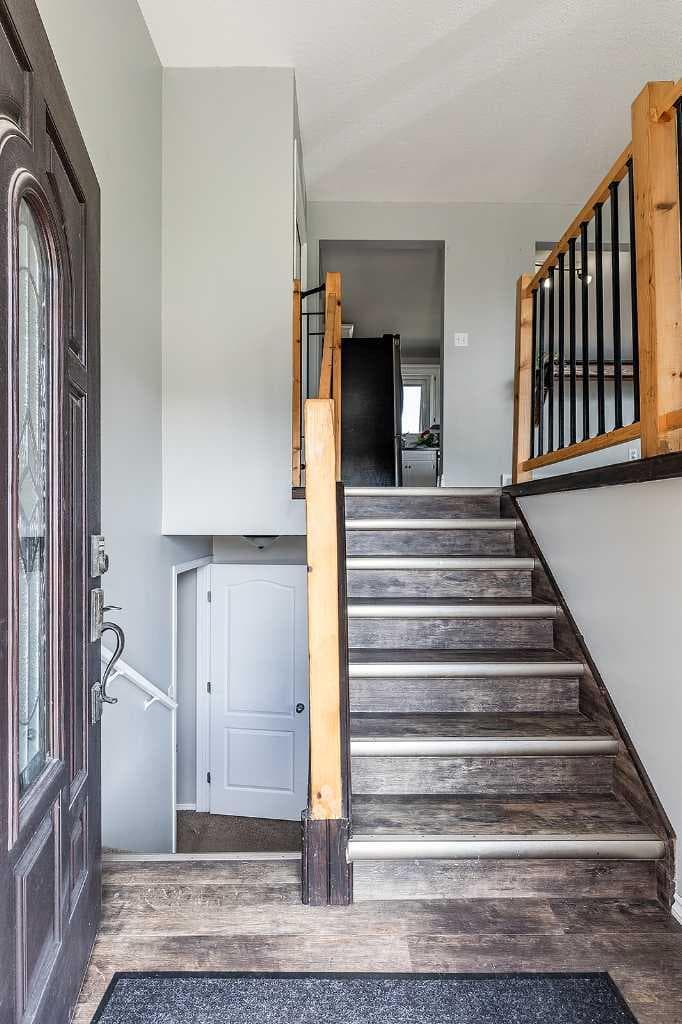 516 Sissons Crescent SE — photo 5