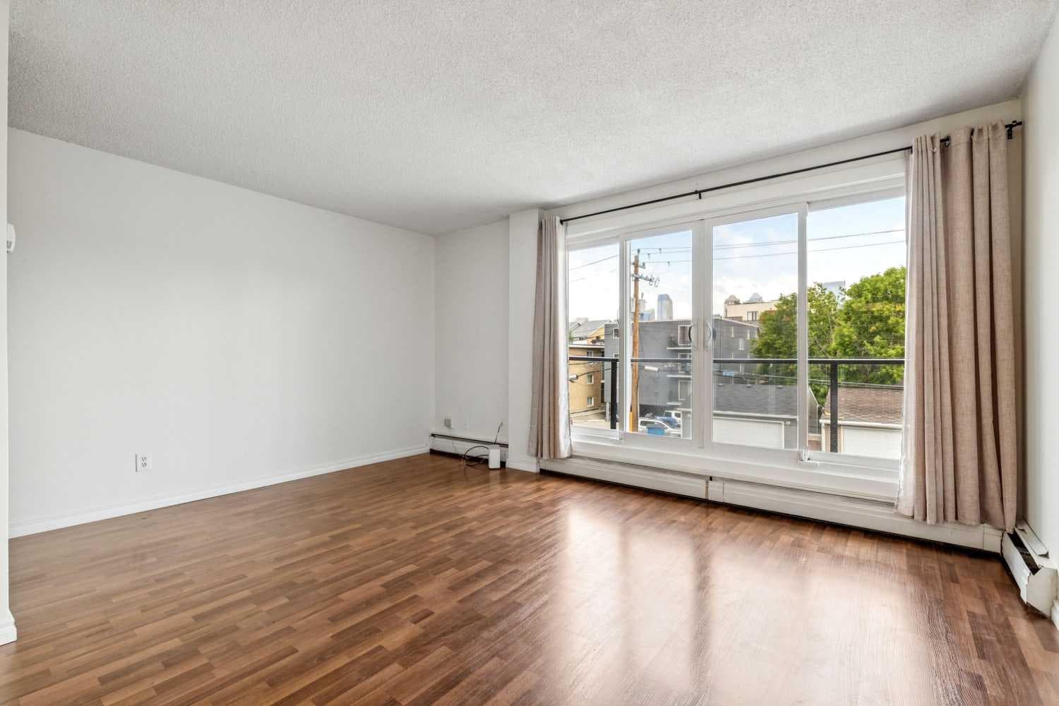 305, 110 24 Avenue SW — photo 3