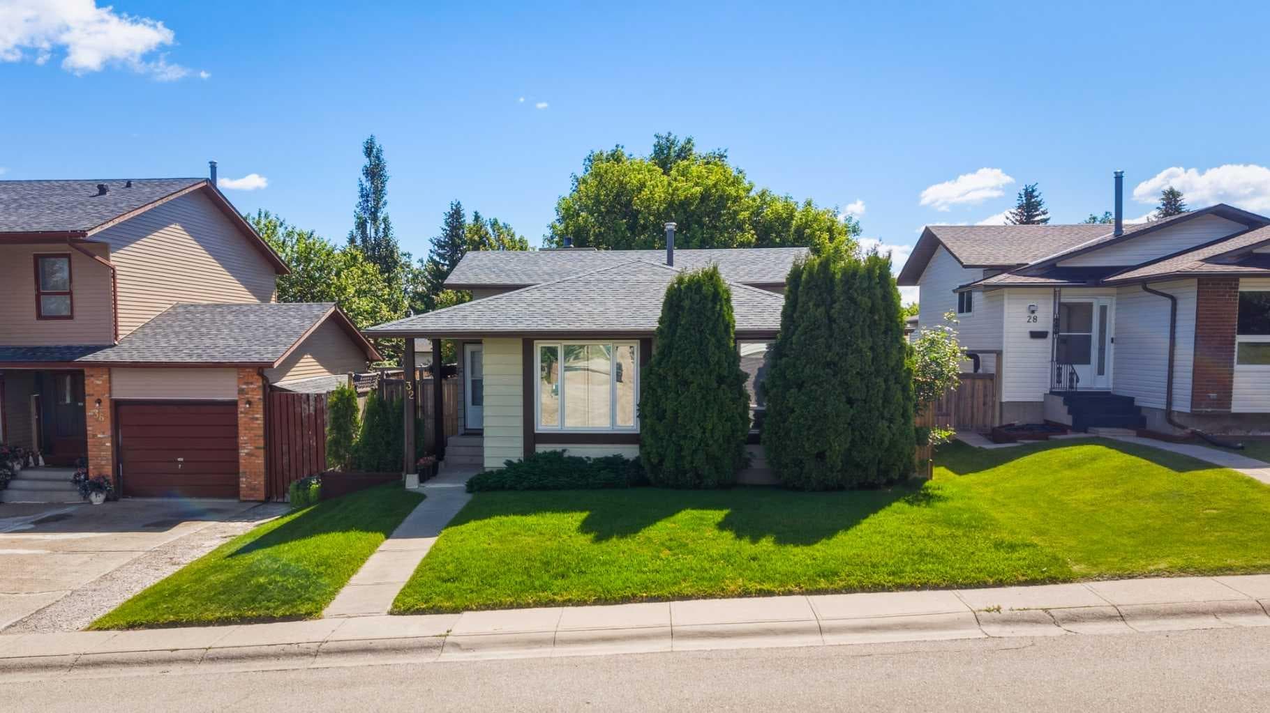 32 Beddington Rise NE — photo 1