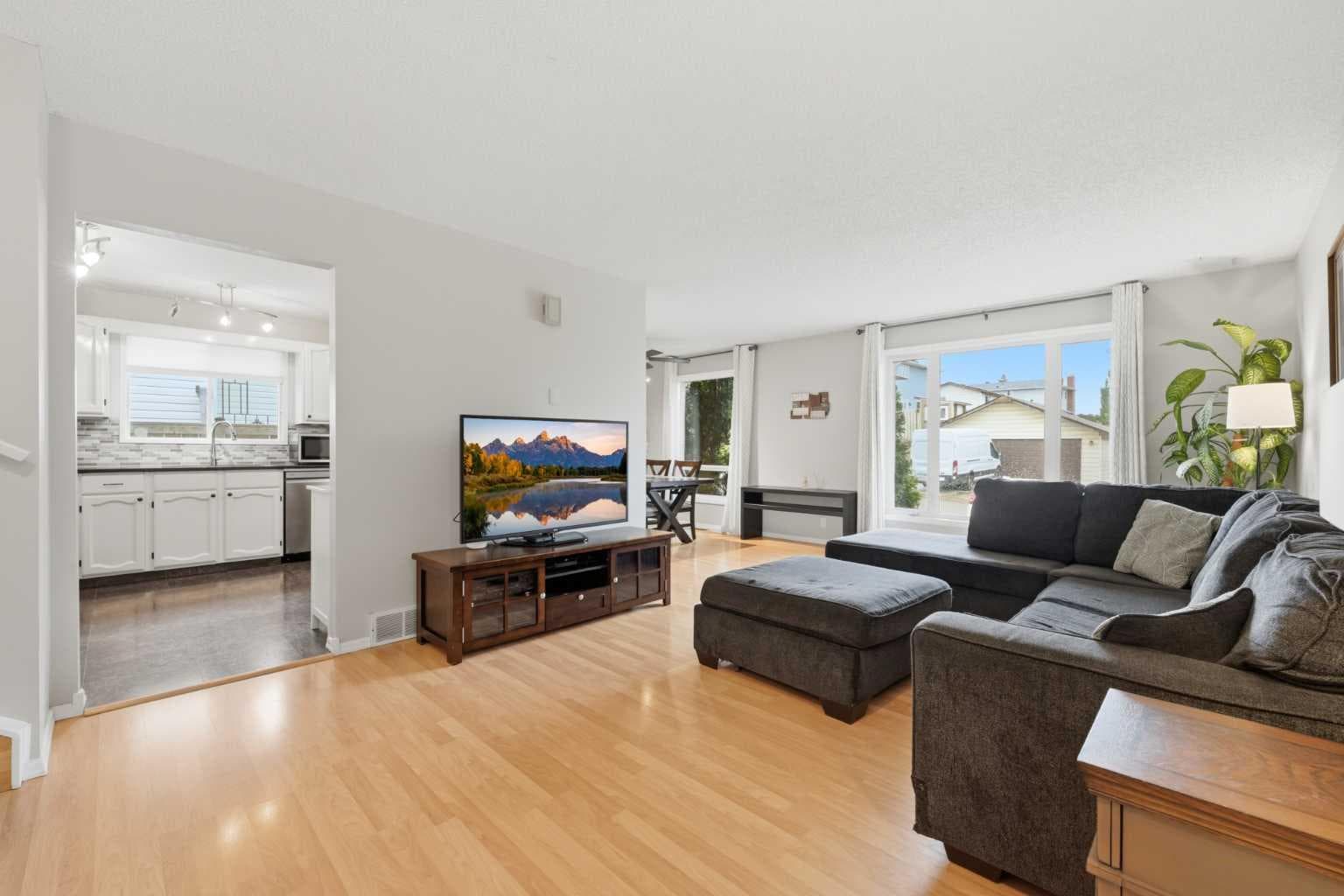 32 Beddington Rise NE — photo 2