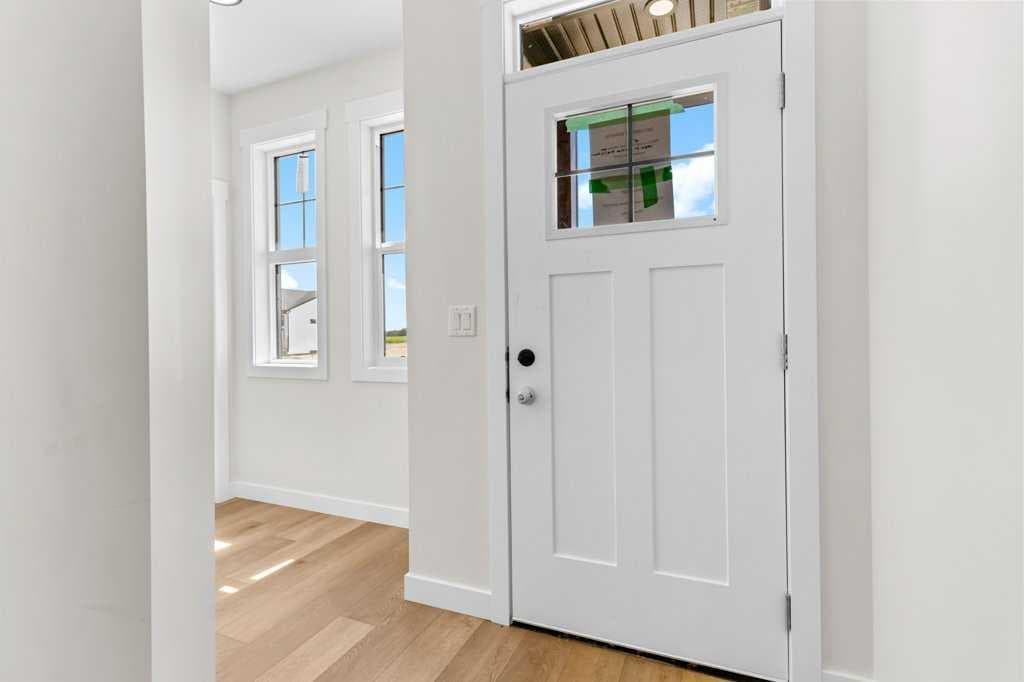 25 Ian Way — photo 3