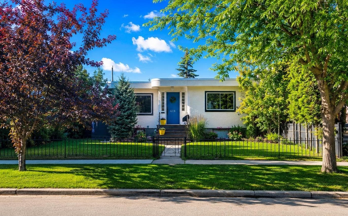 618 11 Avenue NE — photo 1