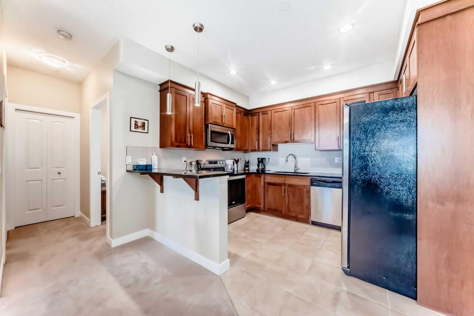 115, 1005A Westmount Drive — photo 3