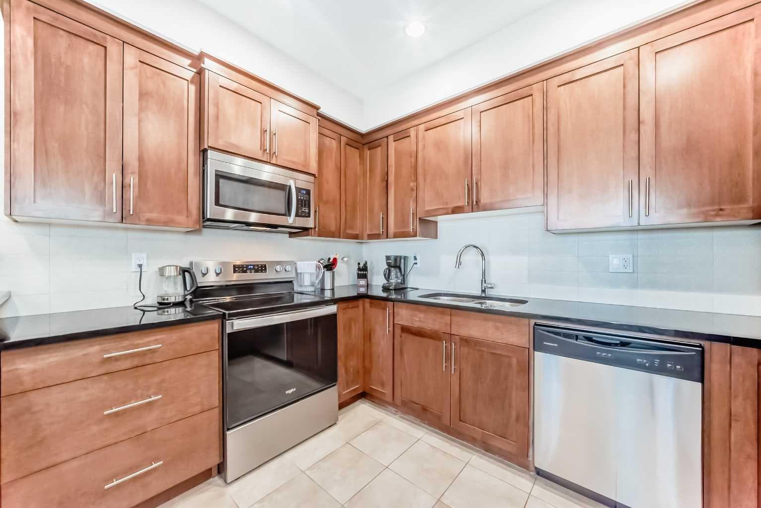115, 1005A Westmount Drive — photo 4