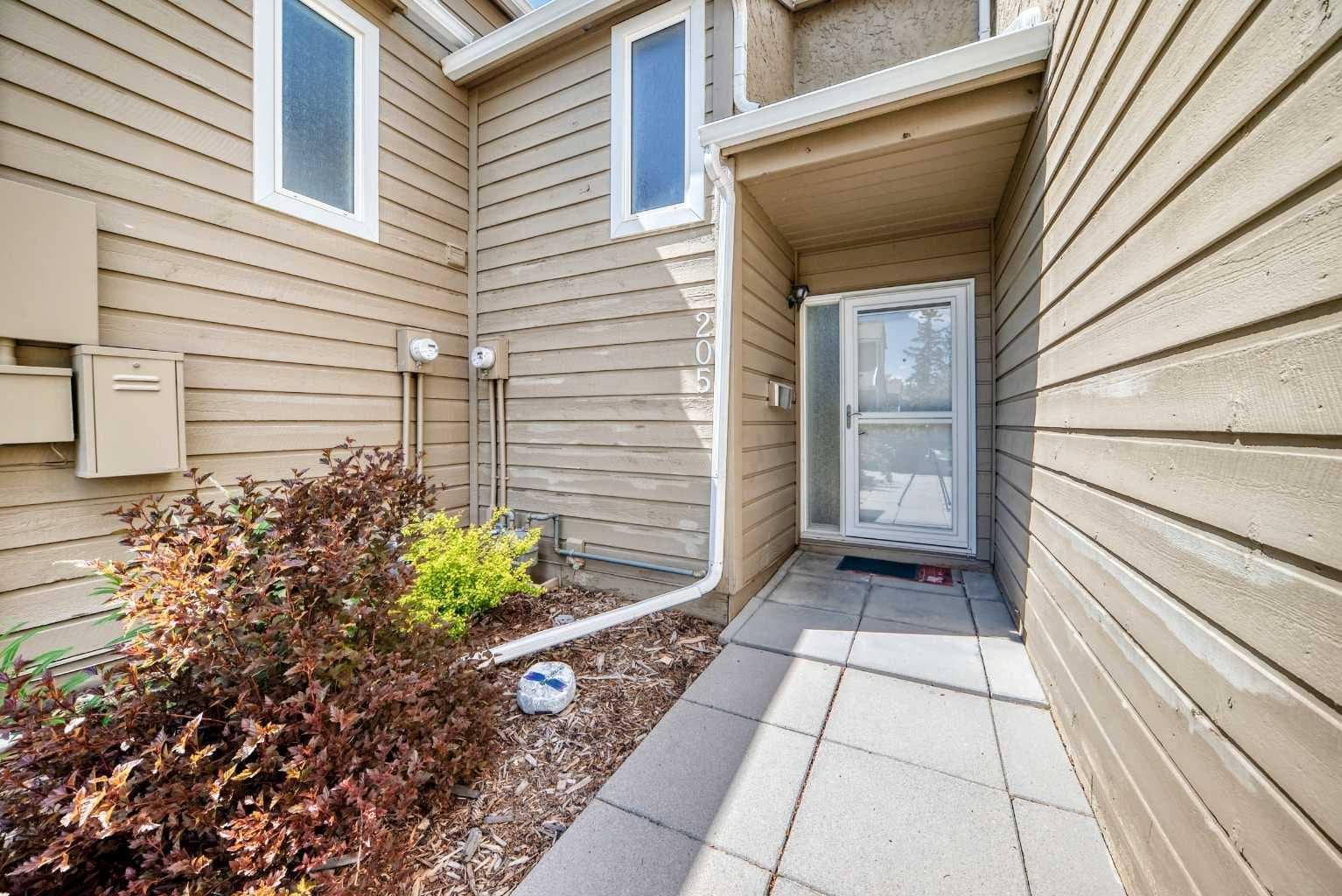 205, 829 Coach Bluff Crescent SW — photo 1