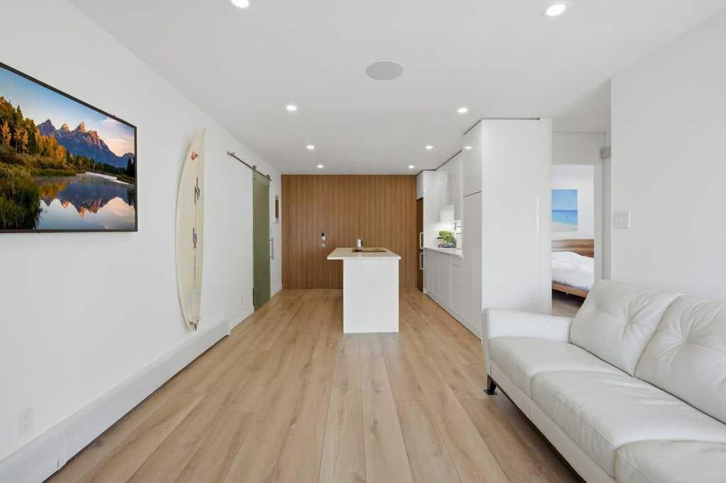 6, 4415 Lakeshore Drive — photo 2