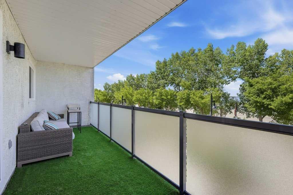 6, 4415 Lakeshore Drive — photo 4