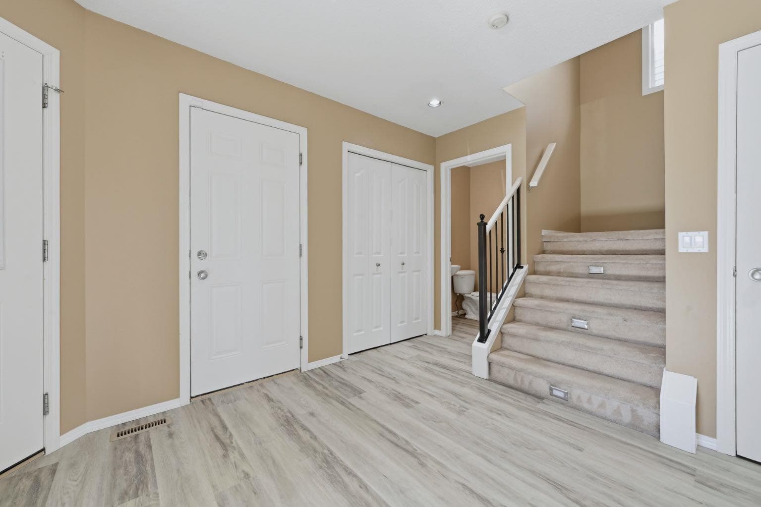 4 Everglen Grove SW — photo 3