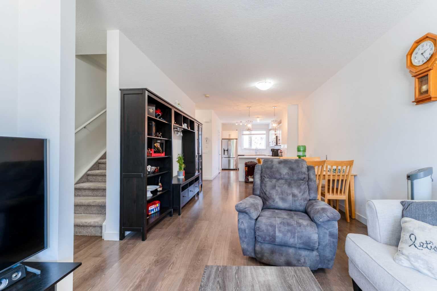314 Redstone Boulevard NE — photo 3