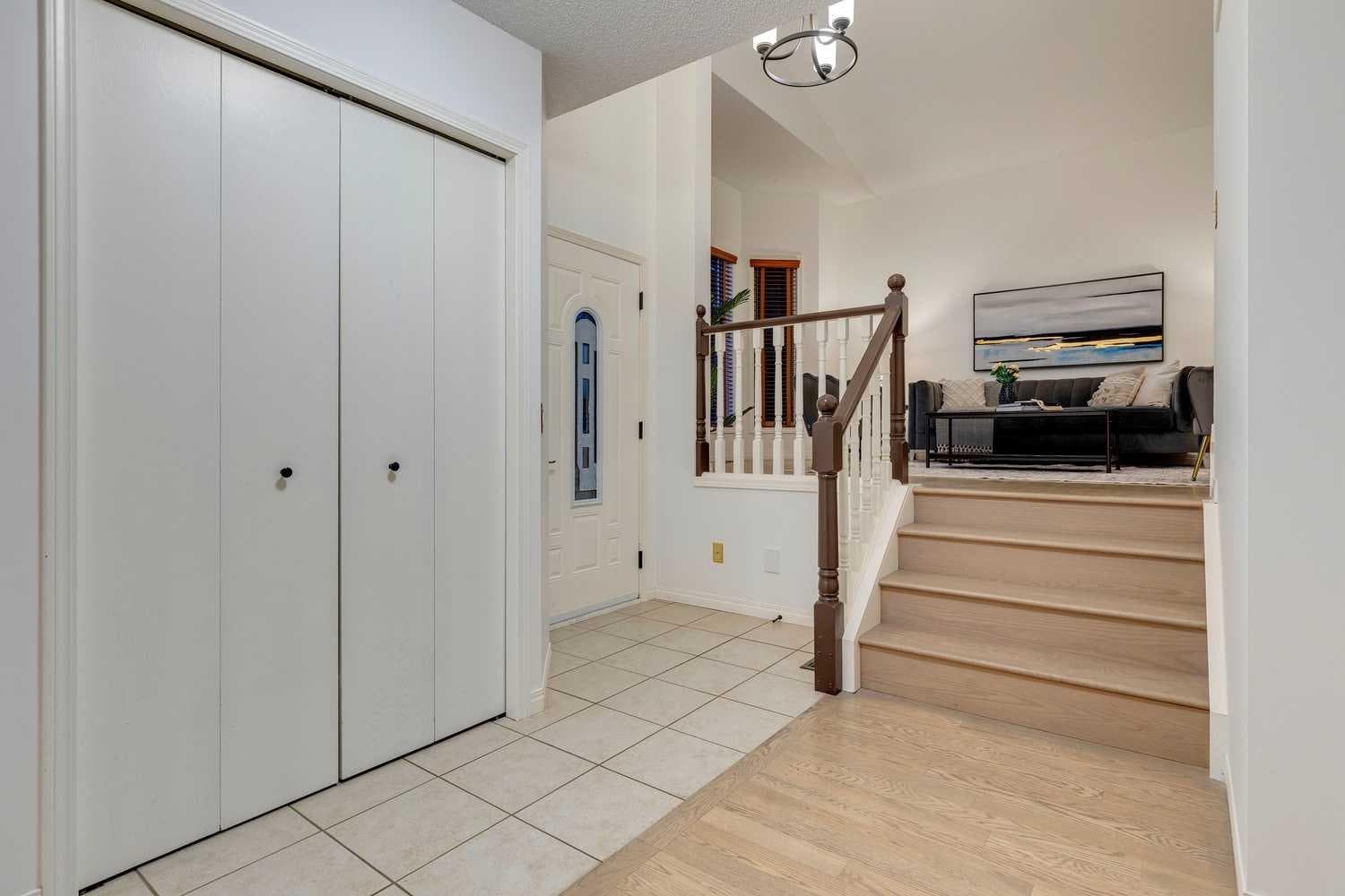 51 Straddock Crescent SW — photo 3