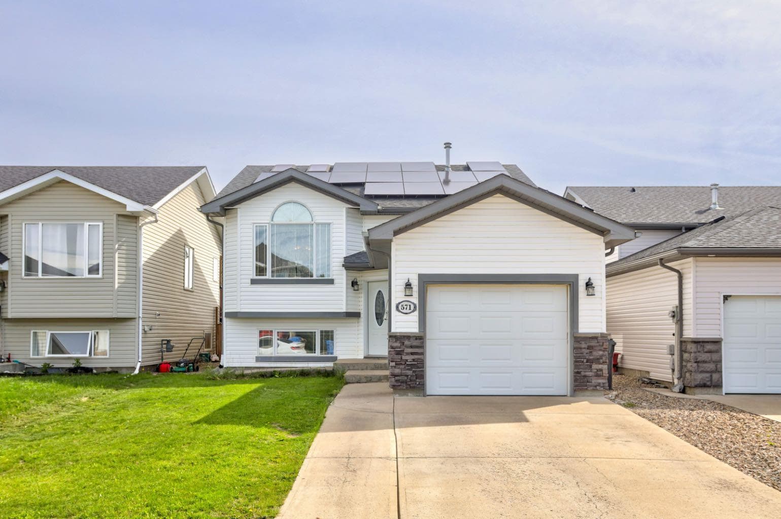 571 Blackfoot Manor W — photo 1