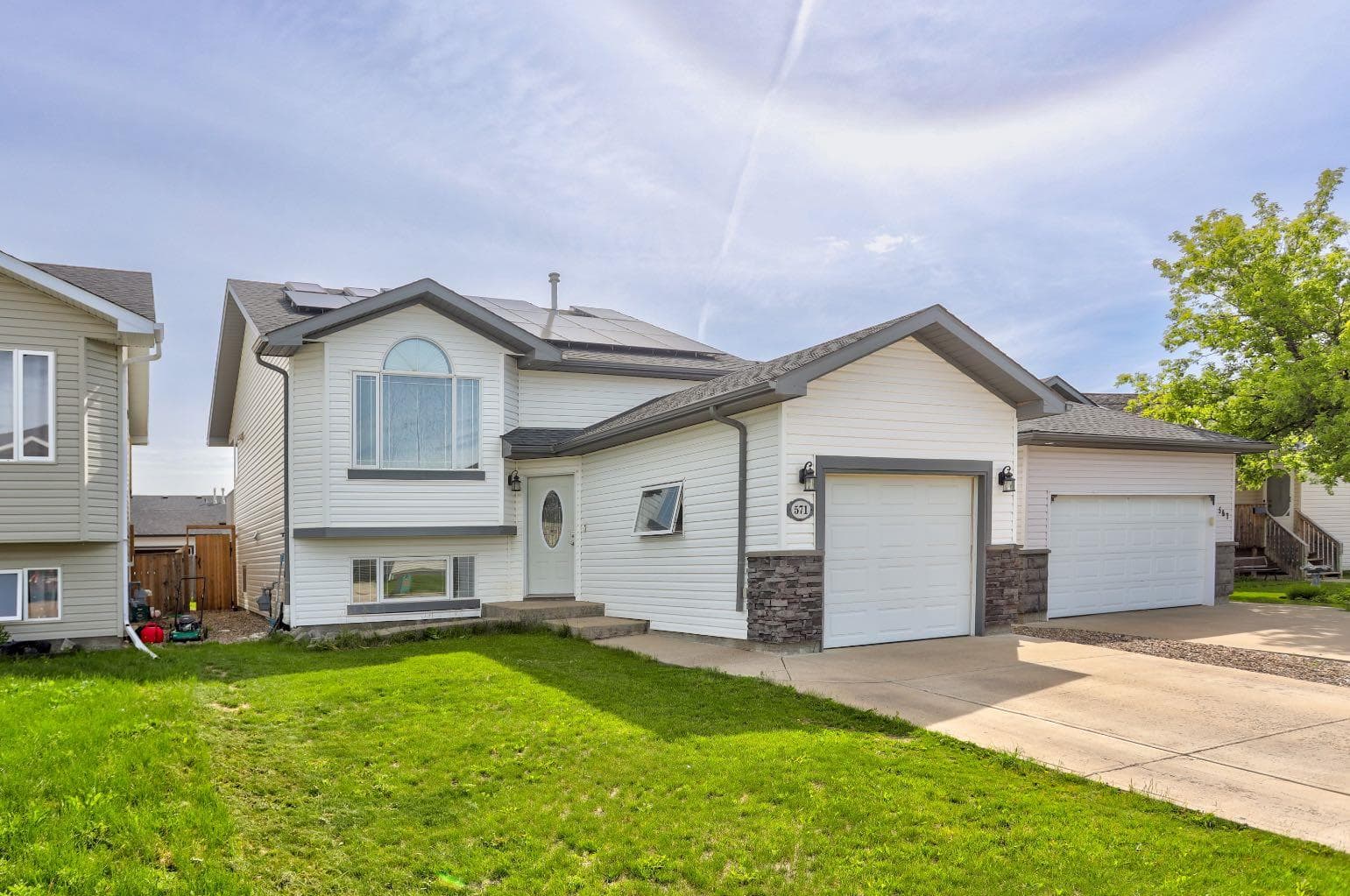 571 Blackfoot Manor W — photo 2