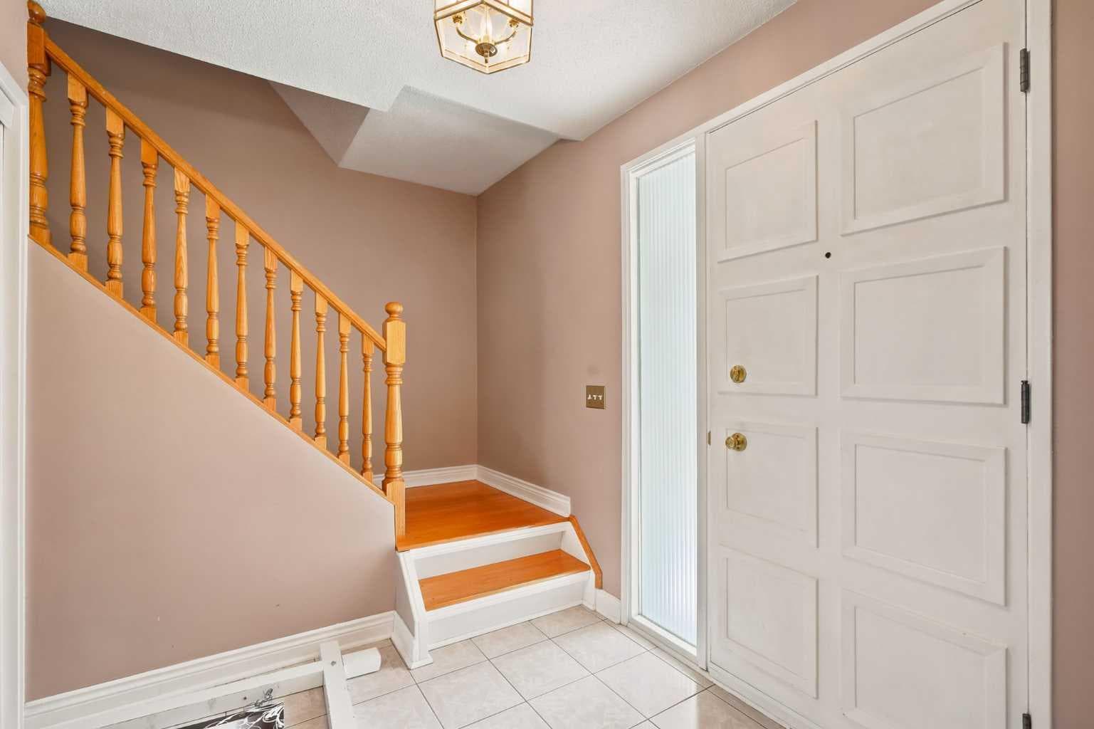 820 Canford Crescent SW — photo 3