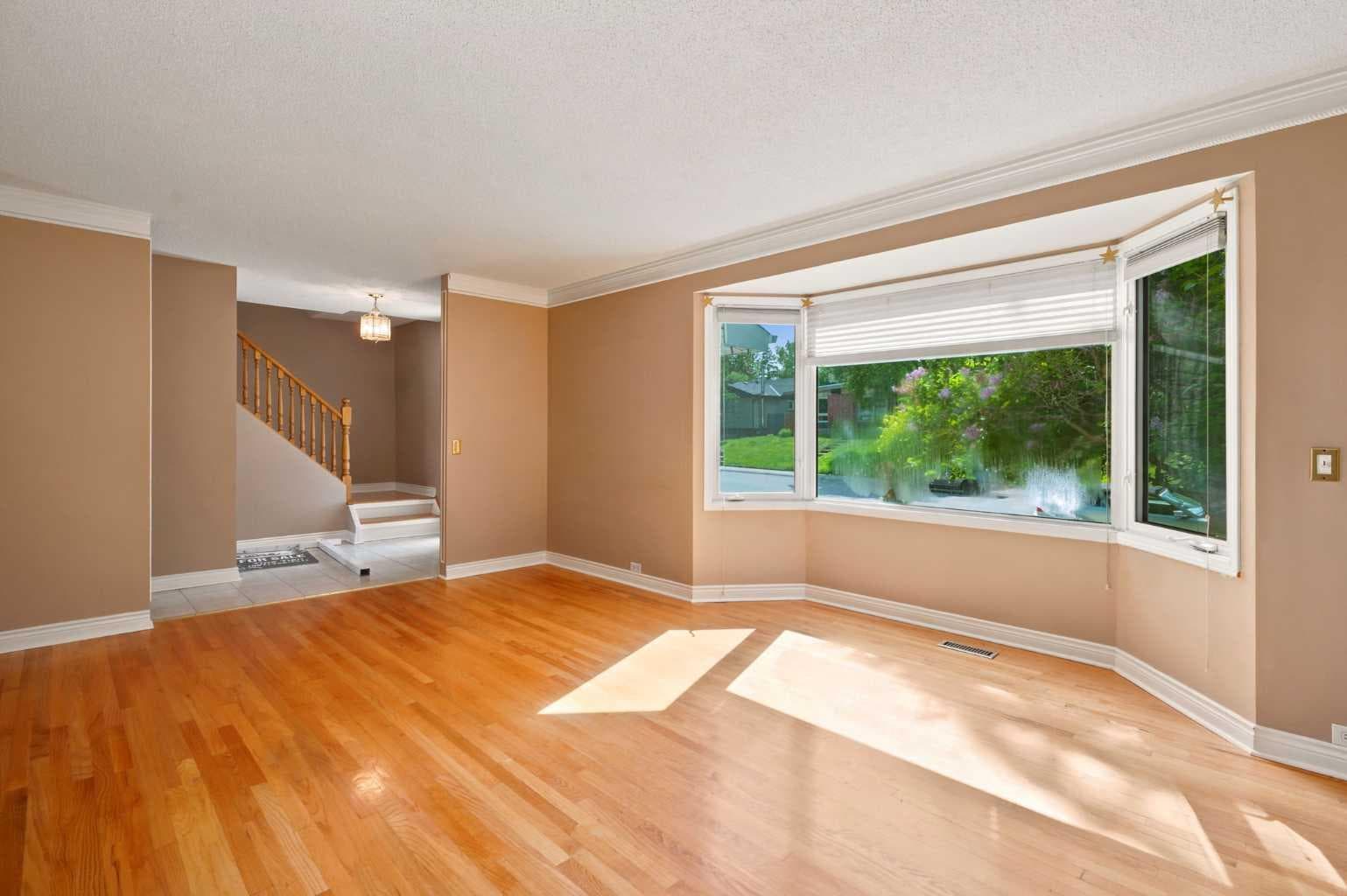 820 Canford Crescent SW — photo 4