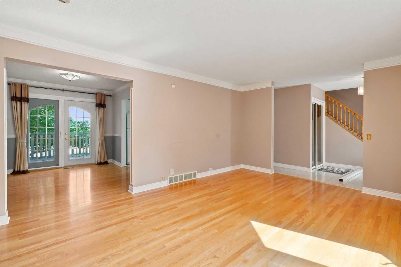 820 Canford Crescent SW — photo 5