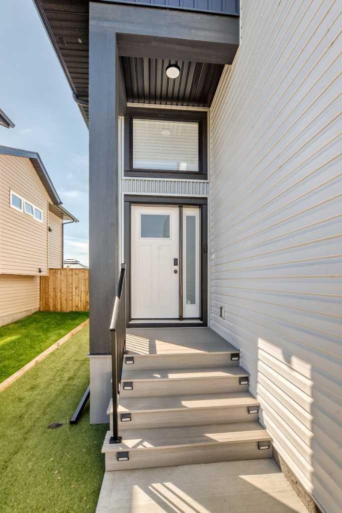 14 Ian Way — photo 2