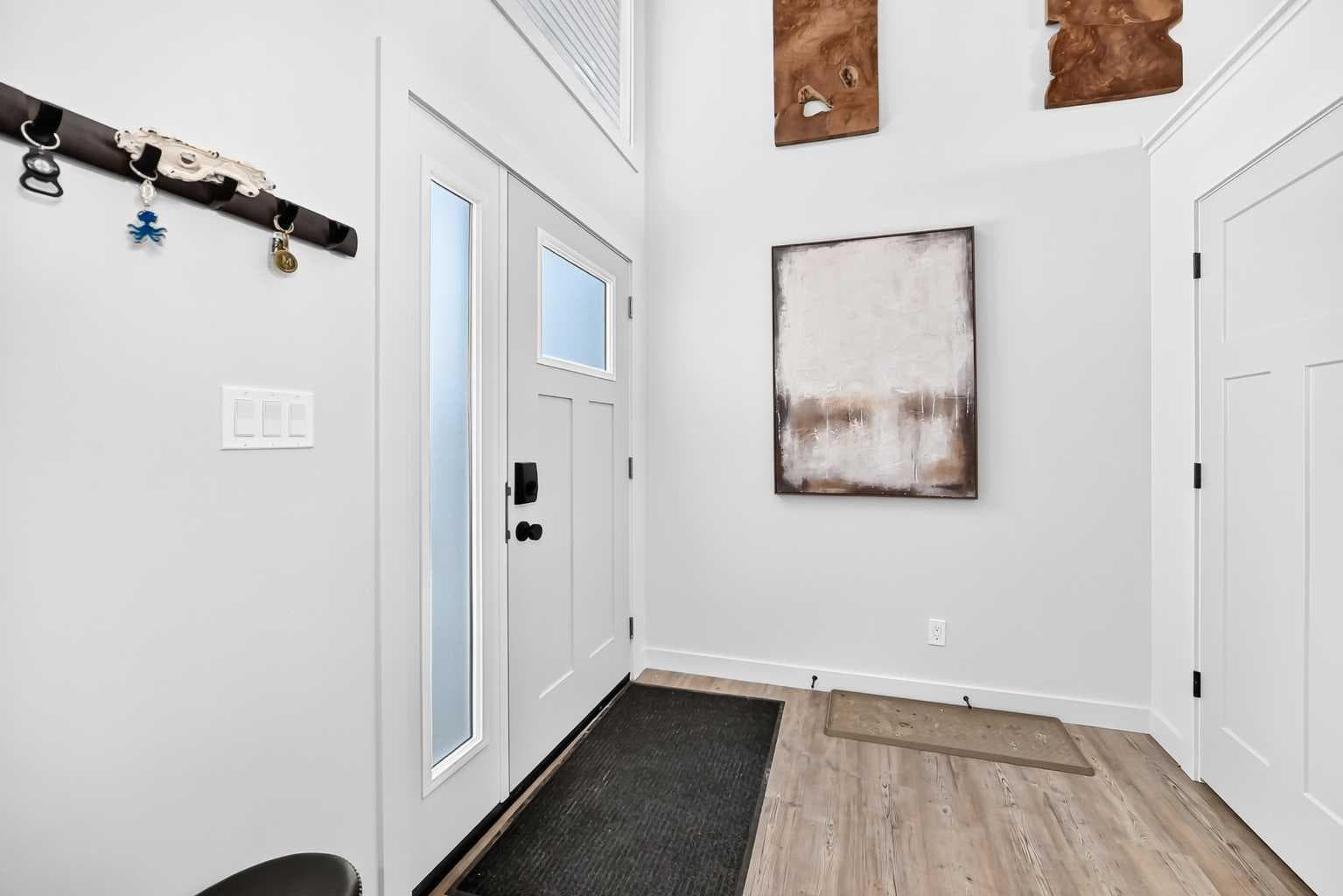 14 Ian Way — photo 5