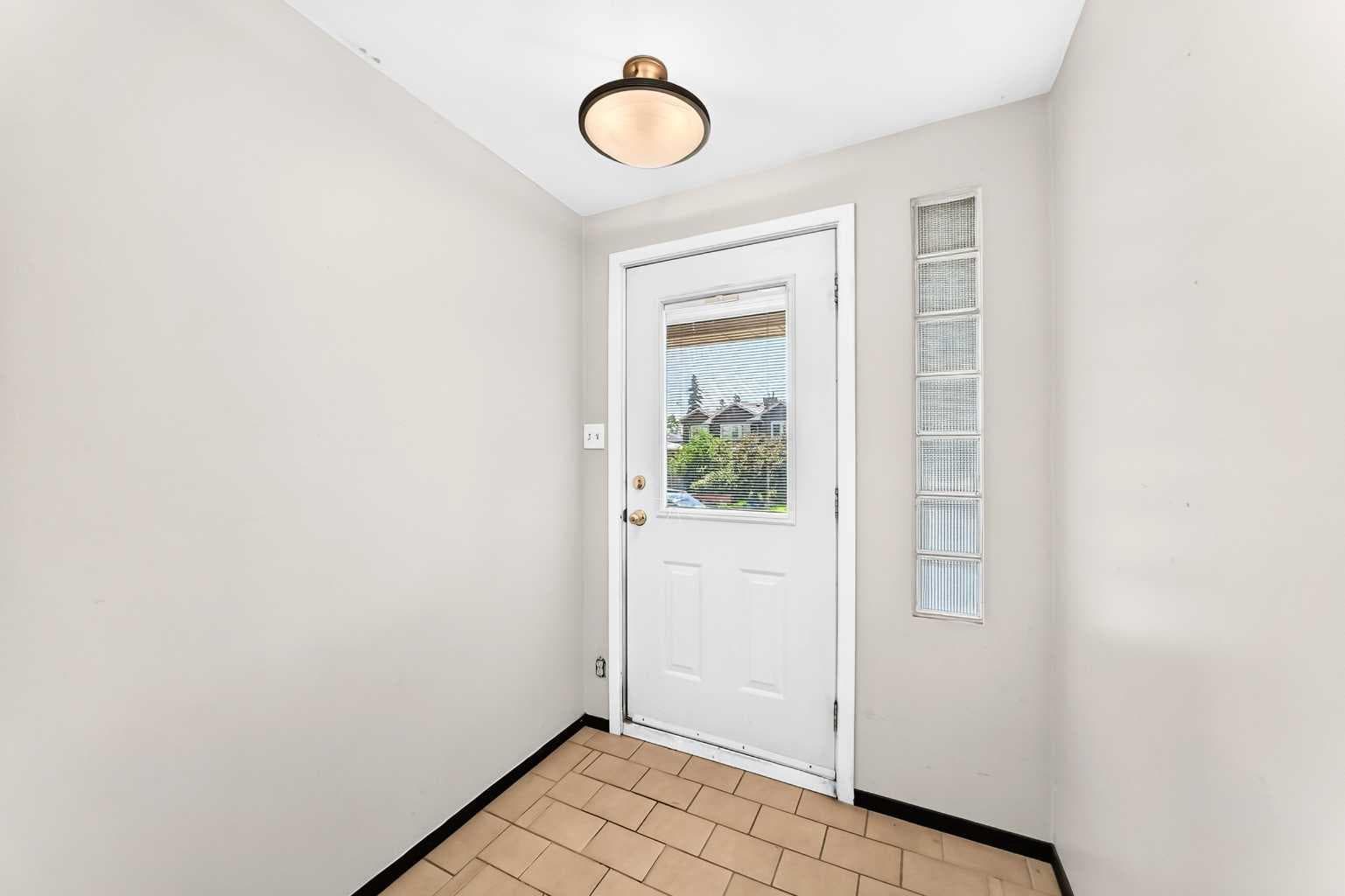 2028 Westmount Road NW — photo 4