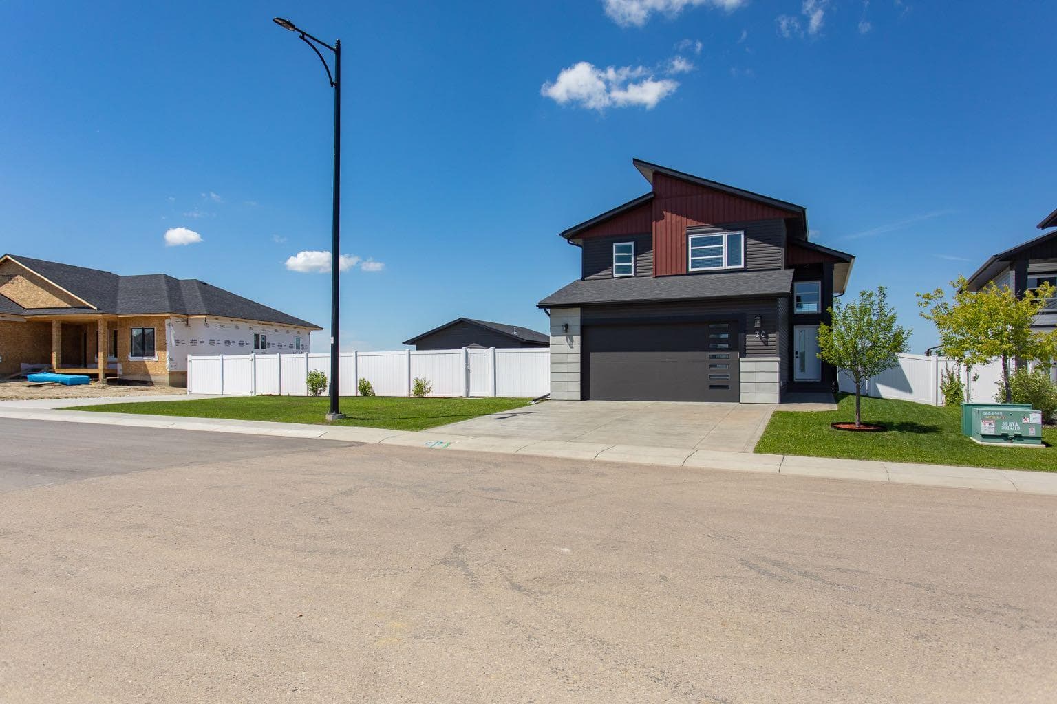 70 PARLBY Crescent — photo 1