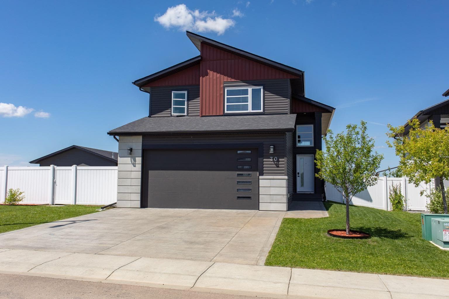 70 PARLBY Crescent — photo 2
