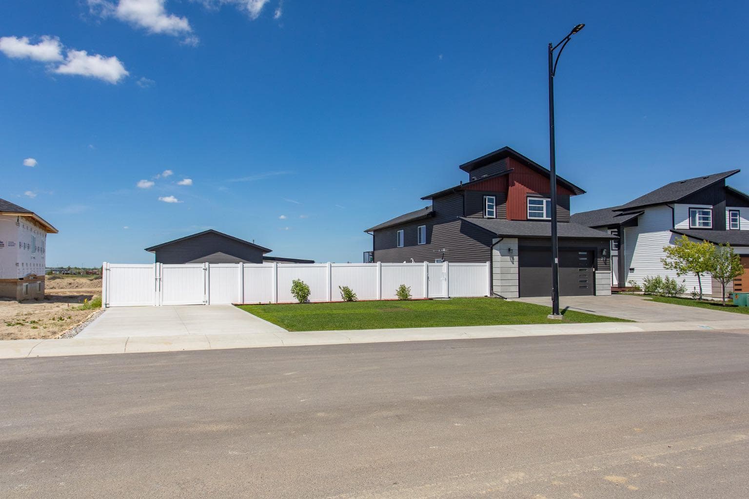 70 PARLBY Crescent — photo 3