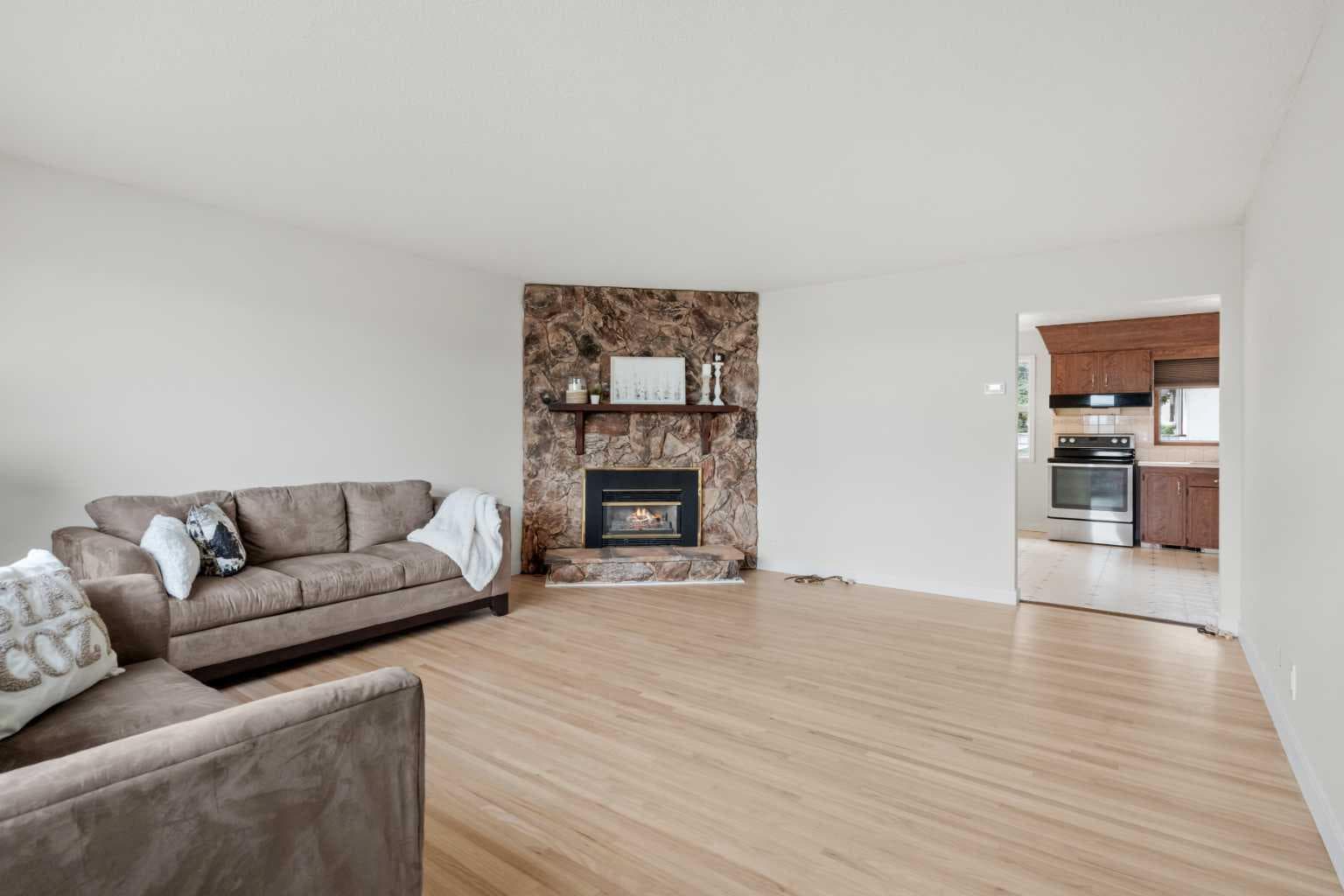 6215 Thorncliffe Drive NW — photo 4