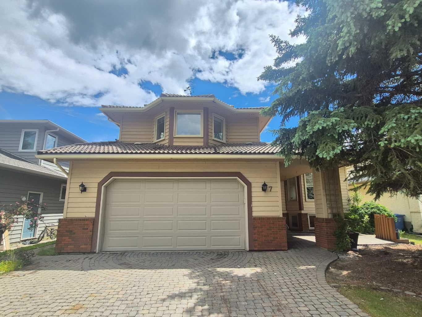 7 Suncastle Crescent SE — photo 1