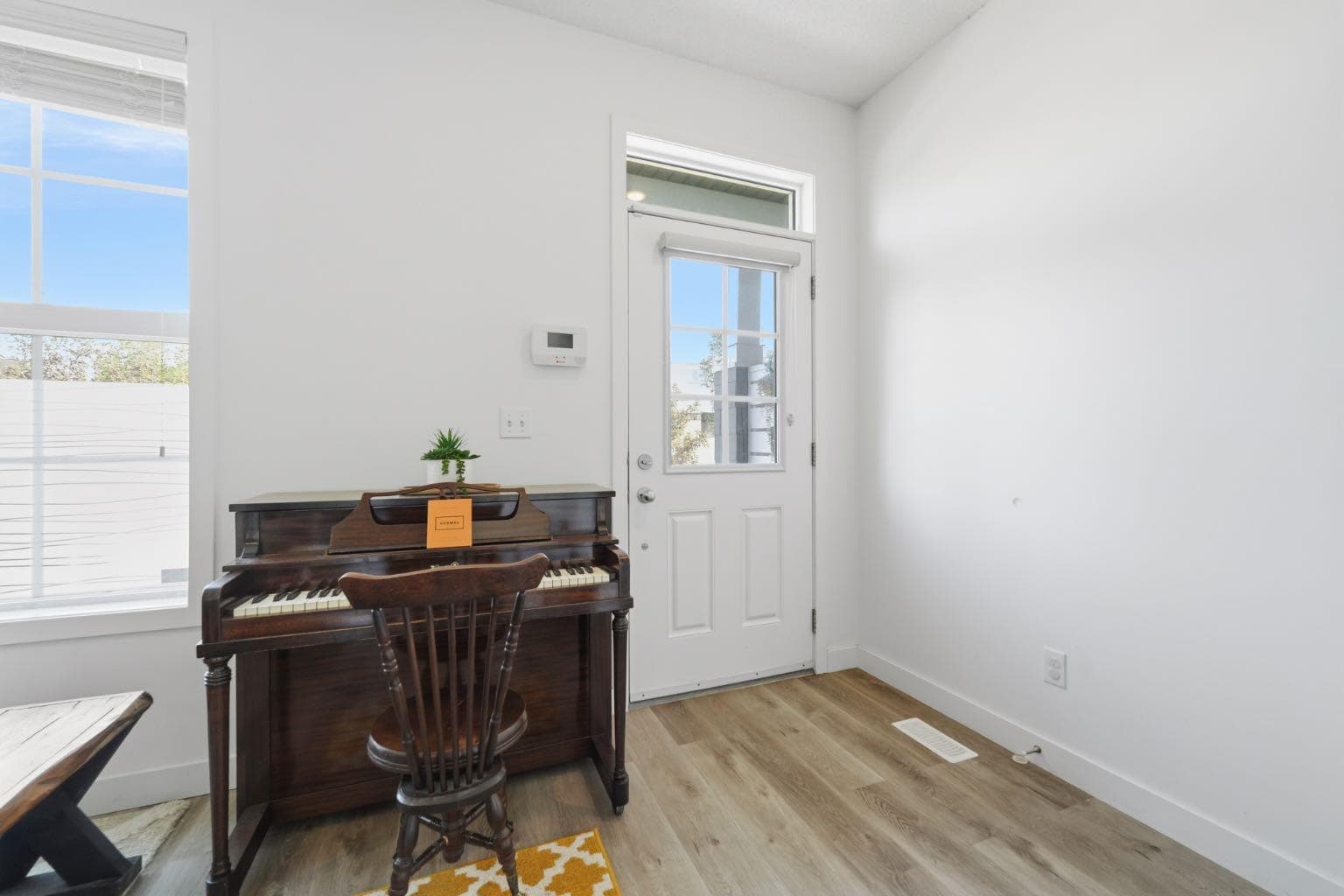 186 Silverado Boulevard SW — photo 3