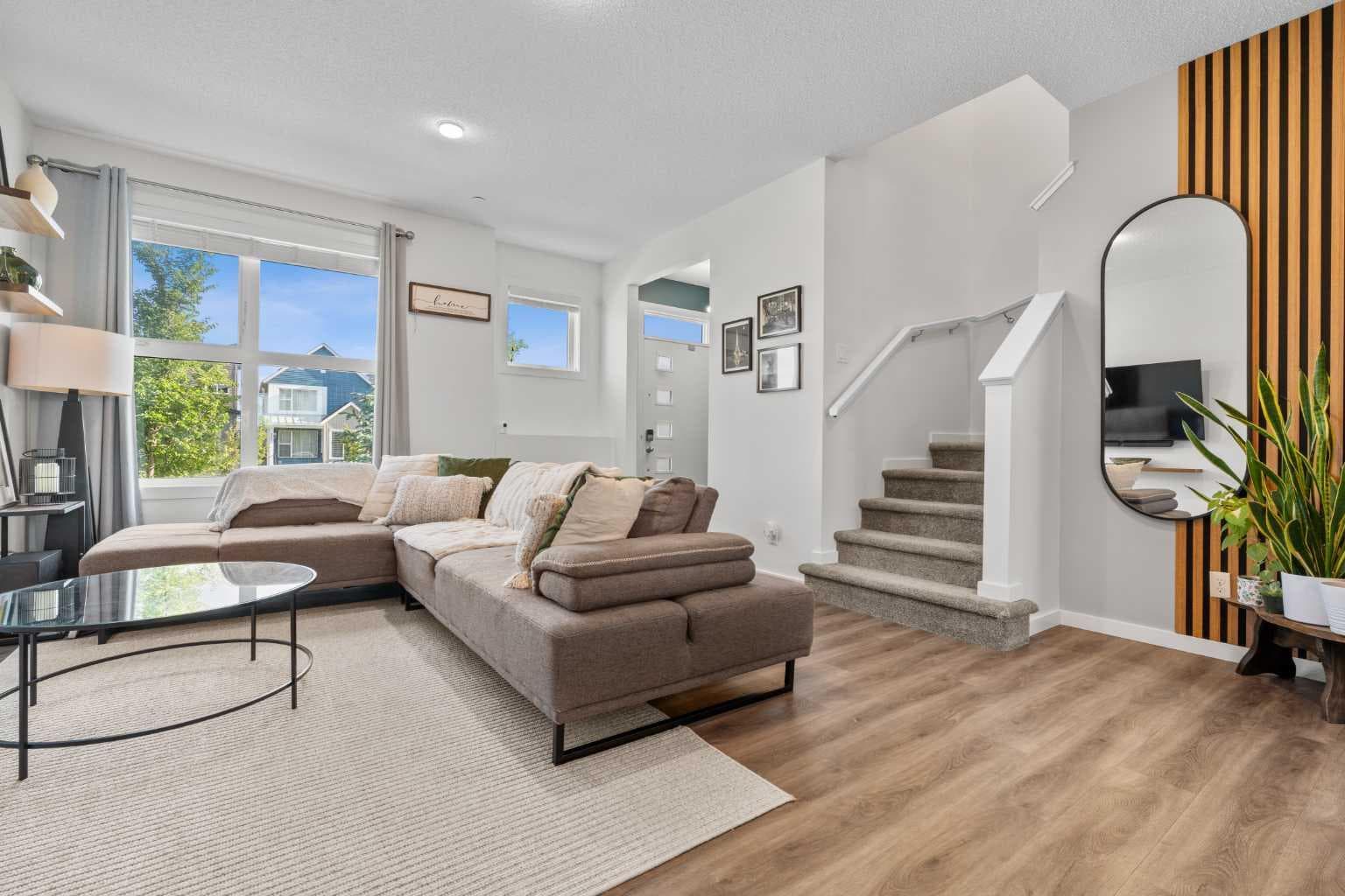 228 Livingston View NE — photo 3