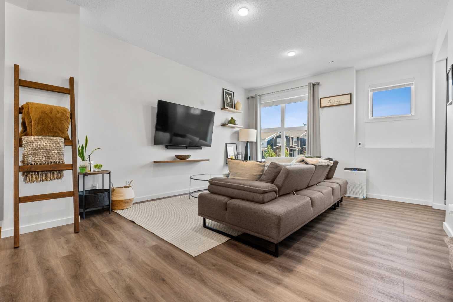 228 Livingston View NE — photo 4