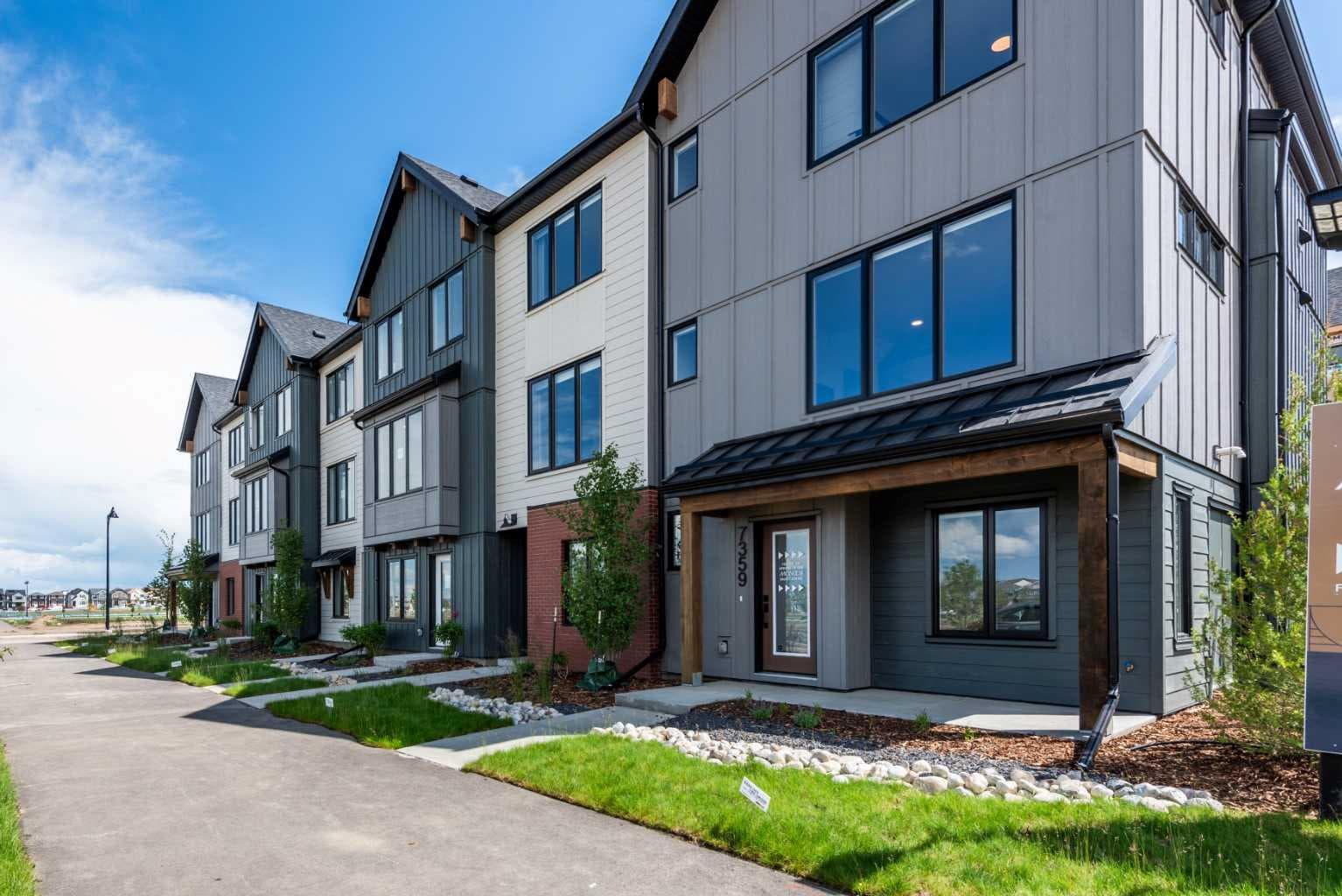 7369 MERCADO Avenue SE — photo 3