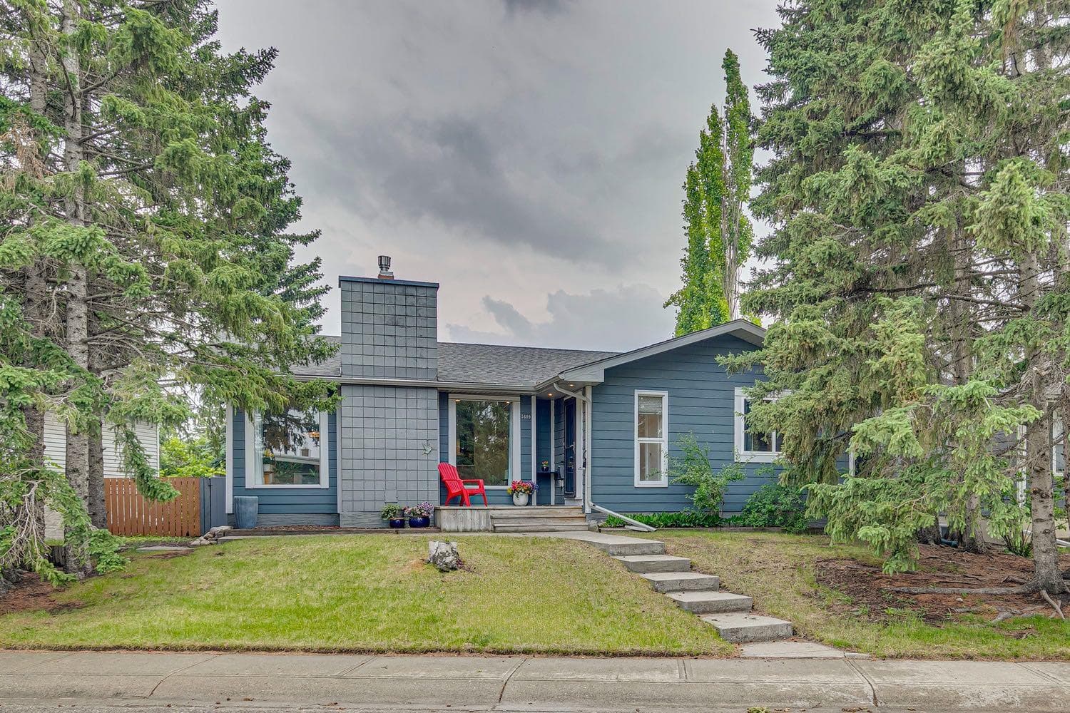 5689 Brenner Crescent NW — photo 1