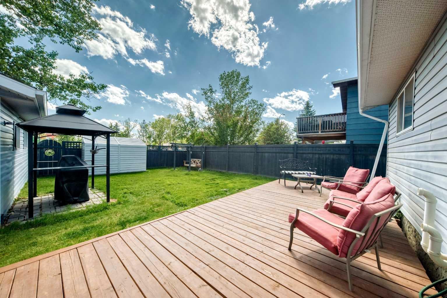 325 Flett Drive NE — photo 3