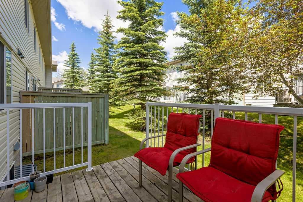 155 Citadel Meadow Gardens NW — photo 5