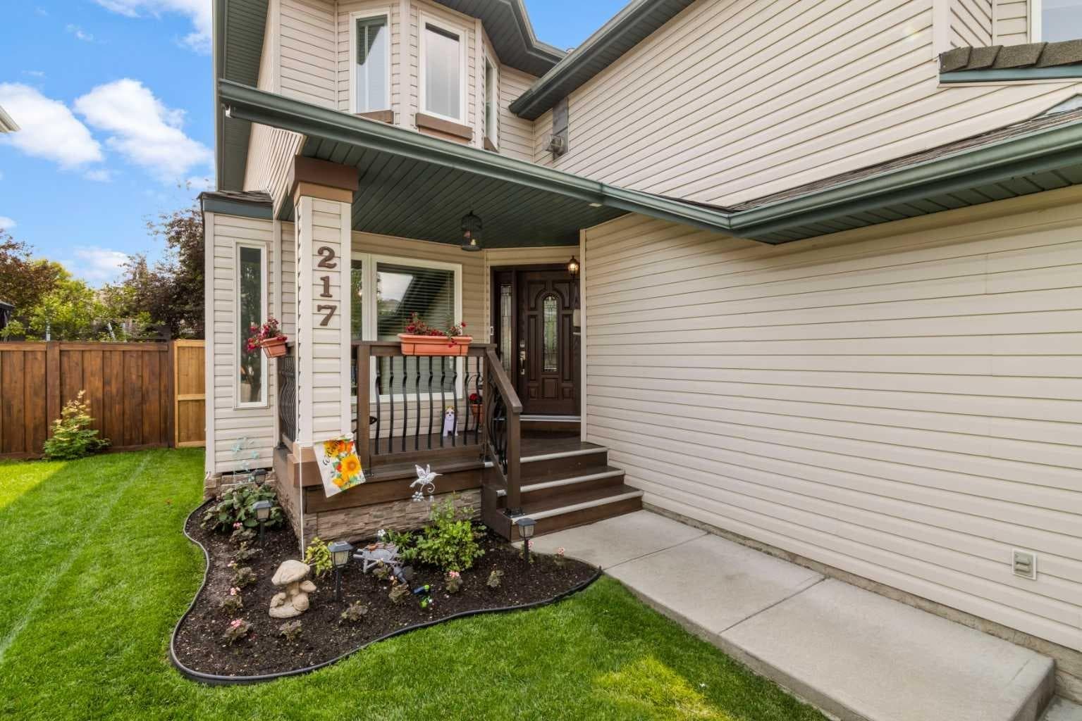217 Douglas Glen Close SE — photo 2