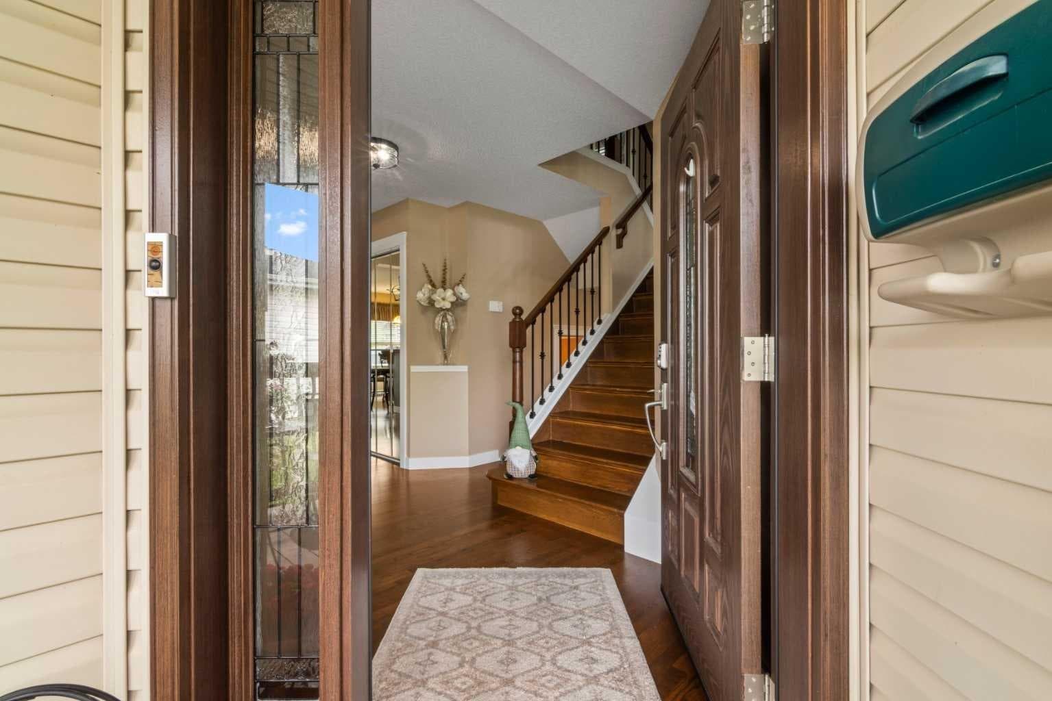 217 Douglas Glen Close SE — photo 4