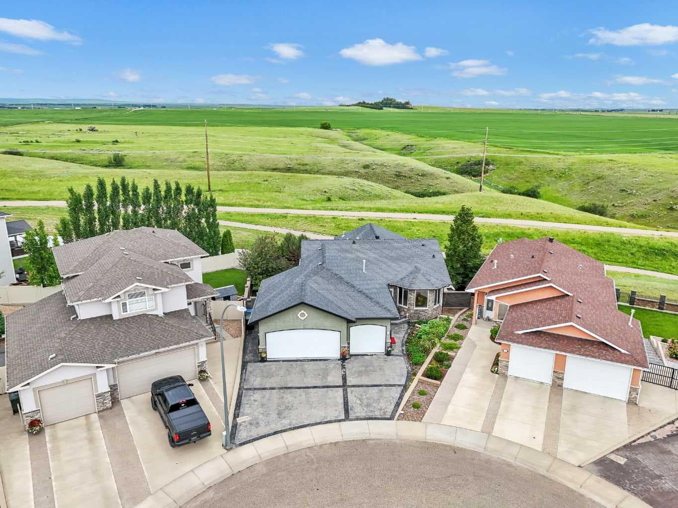 28 Sierra Close SW — photo 1