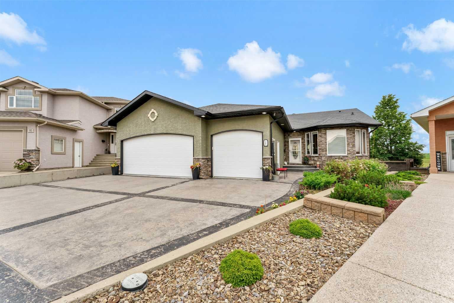 28 Sierra Close SW — photo 2