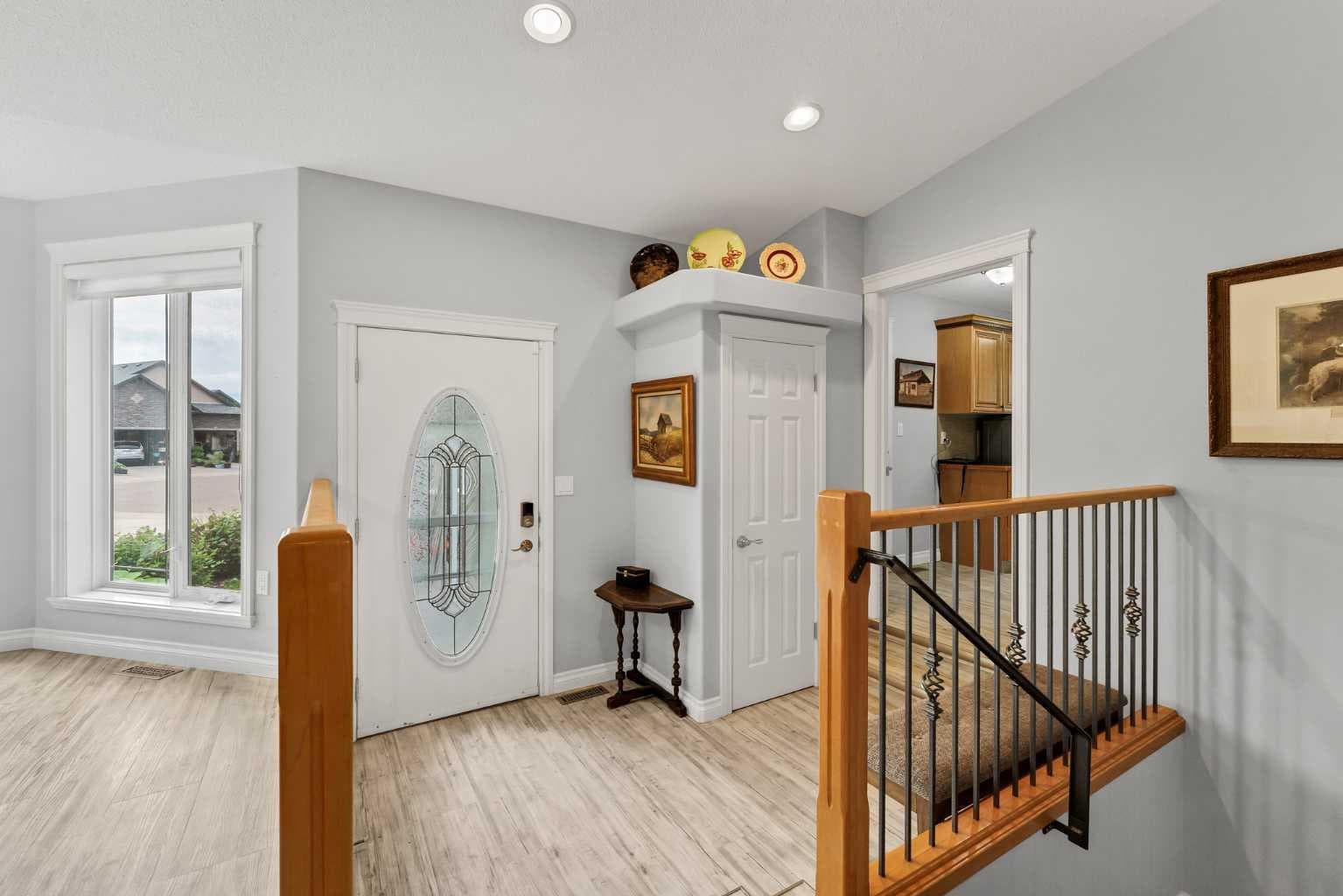 28 Sierra Close SW — photo 4