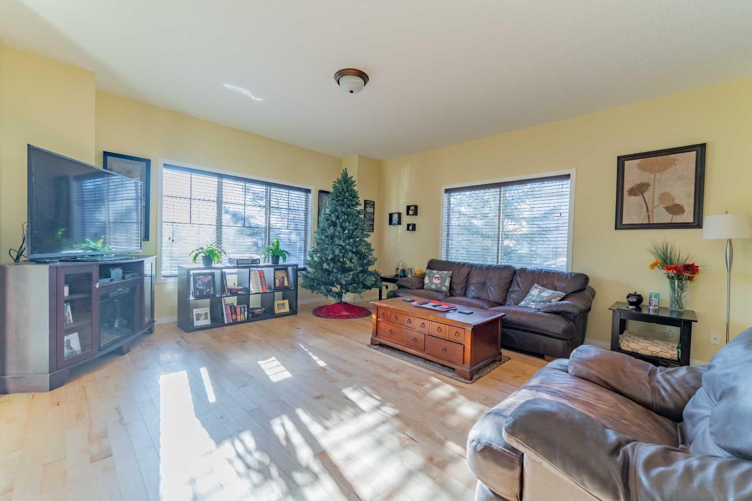 142 West Pointe Circle — photo 3