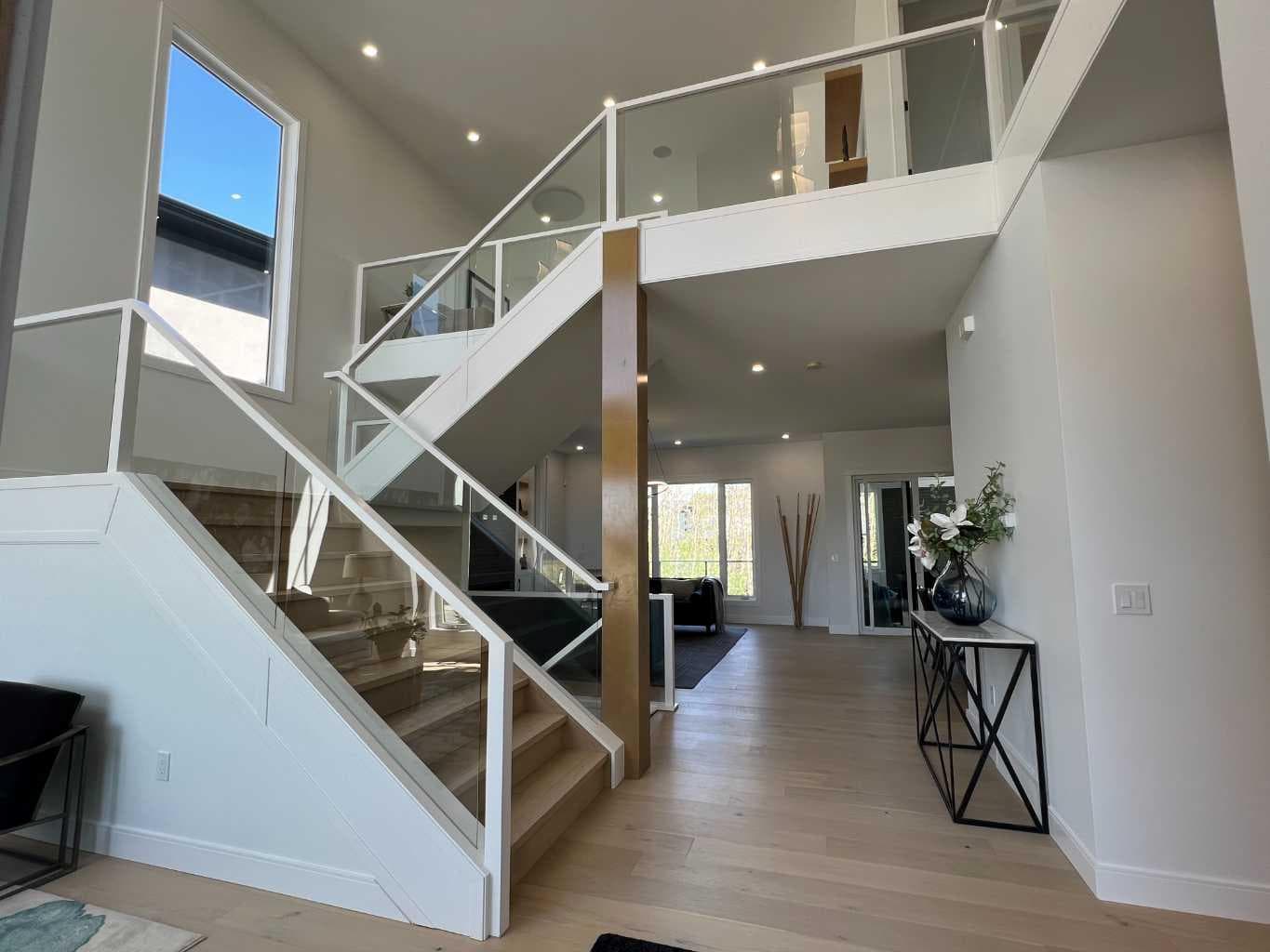 48 Rockcliff Terrace NW — photo 2