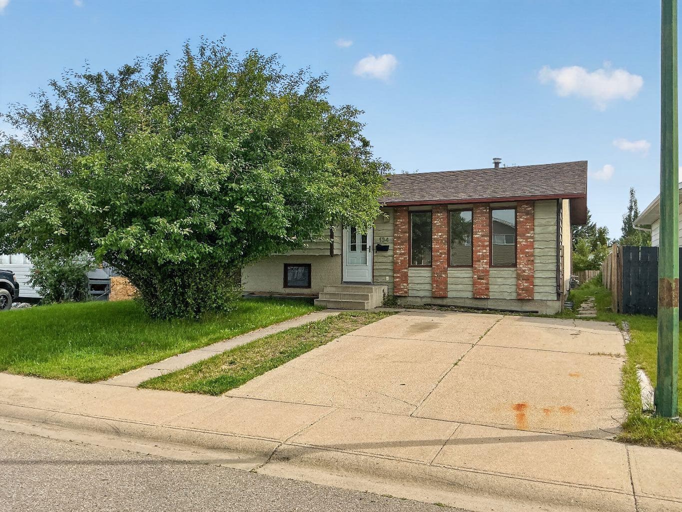 134 Ryerson Road W — photo 1