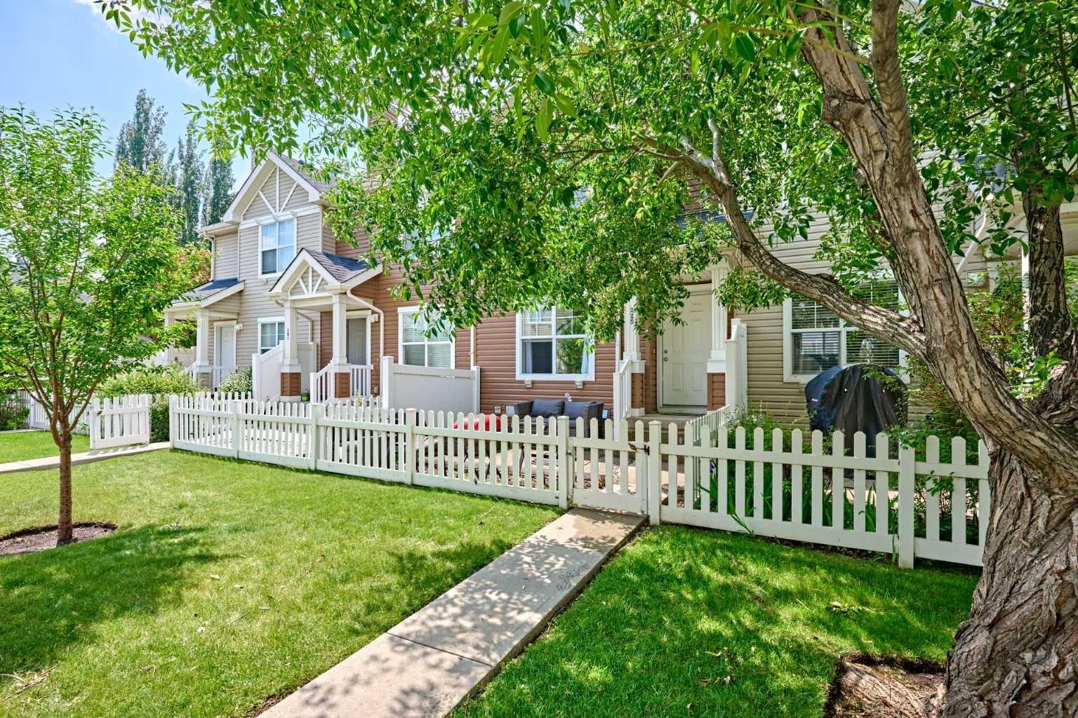 225 ELGIN Gardens SE — photo 2