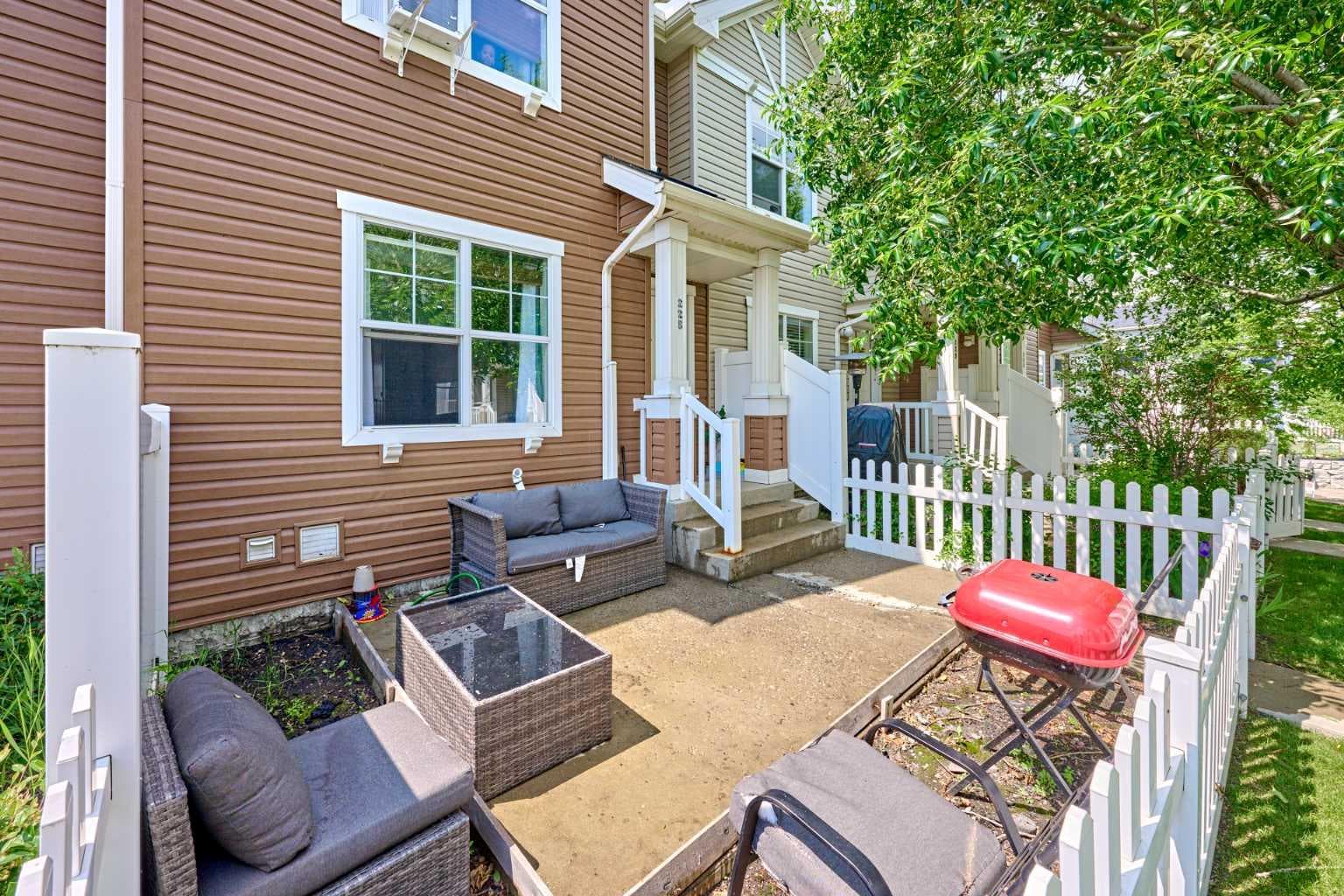 225 ELGIN Gardens SE — photo 5