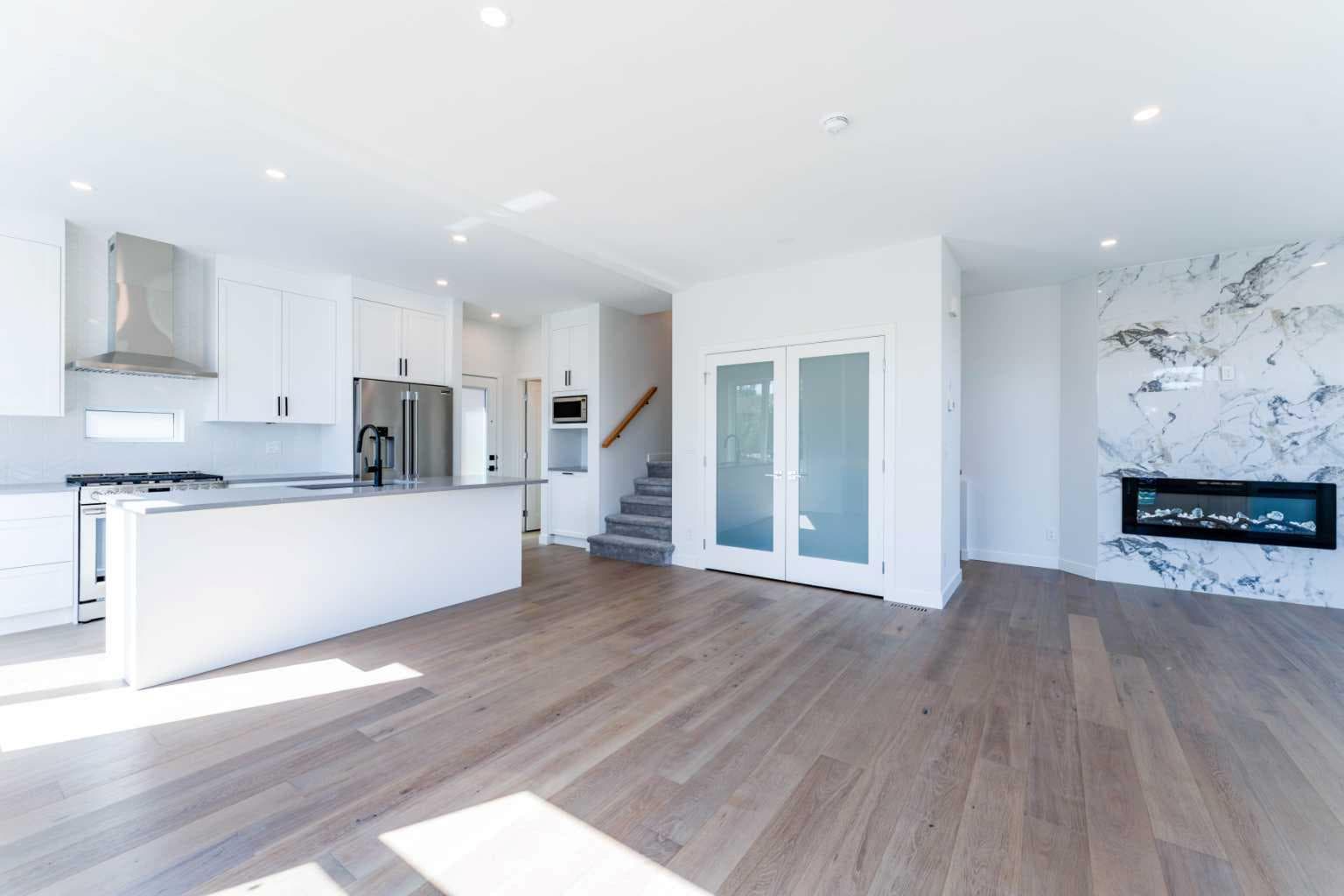 73 7 Street NE — photo 2