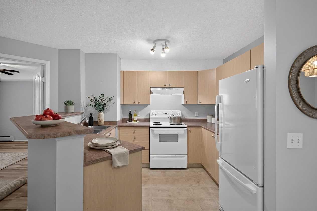 8223, 304 Mackenzie Way SW — photo 5