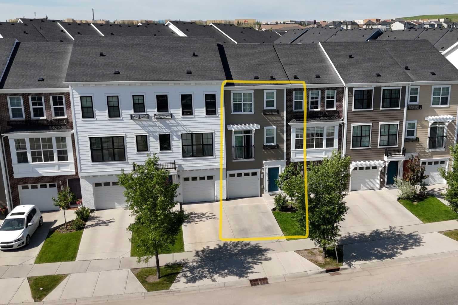 575 Sherwood Boulevard NW — photo 2